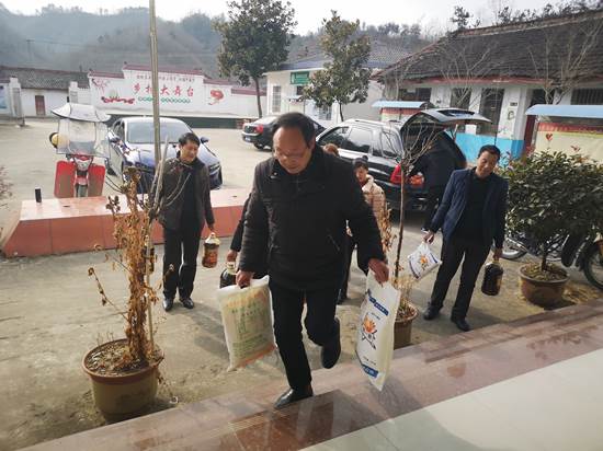 汉中市城固县招生办开展春节扶贫慰问活动