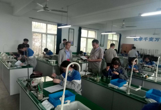 宝鸡市考试管理中心检查陈仓区中考理化生实验操作考试工作