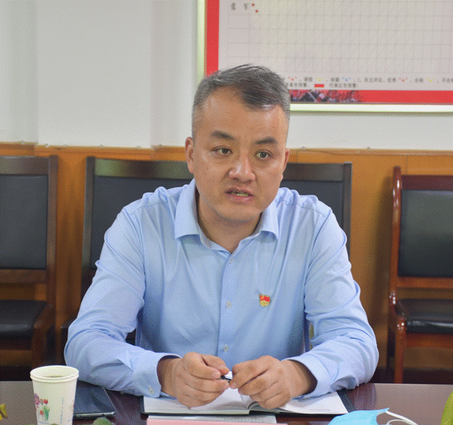 说明: 区教育局党工委书记王玉新