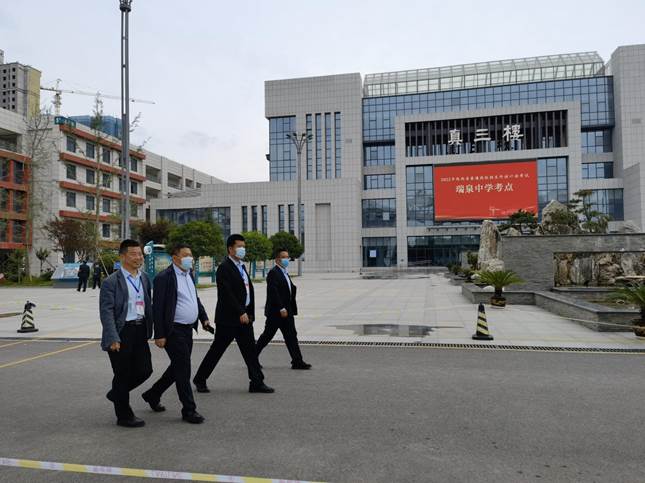 渭南市教育考试中心主任张炜现场巡查指导考试工作