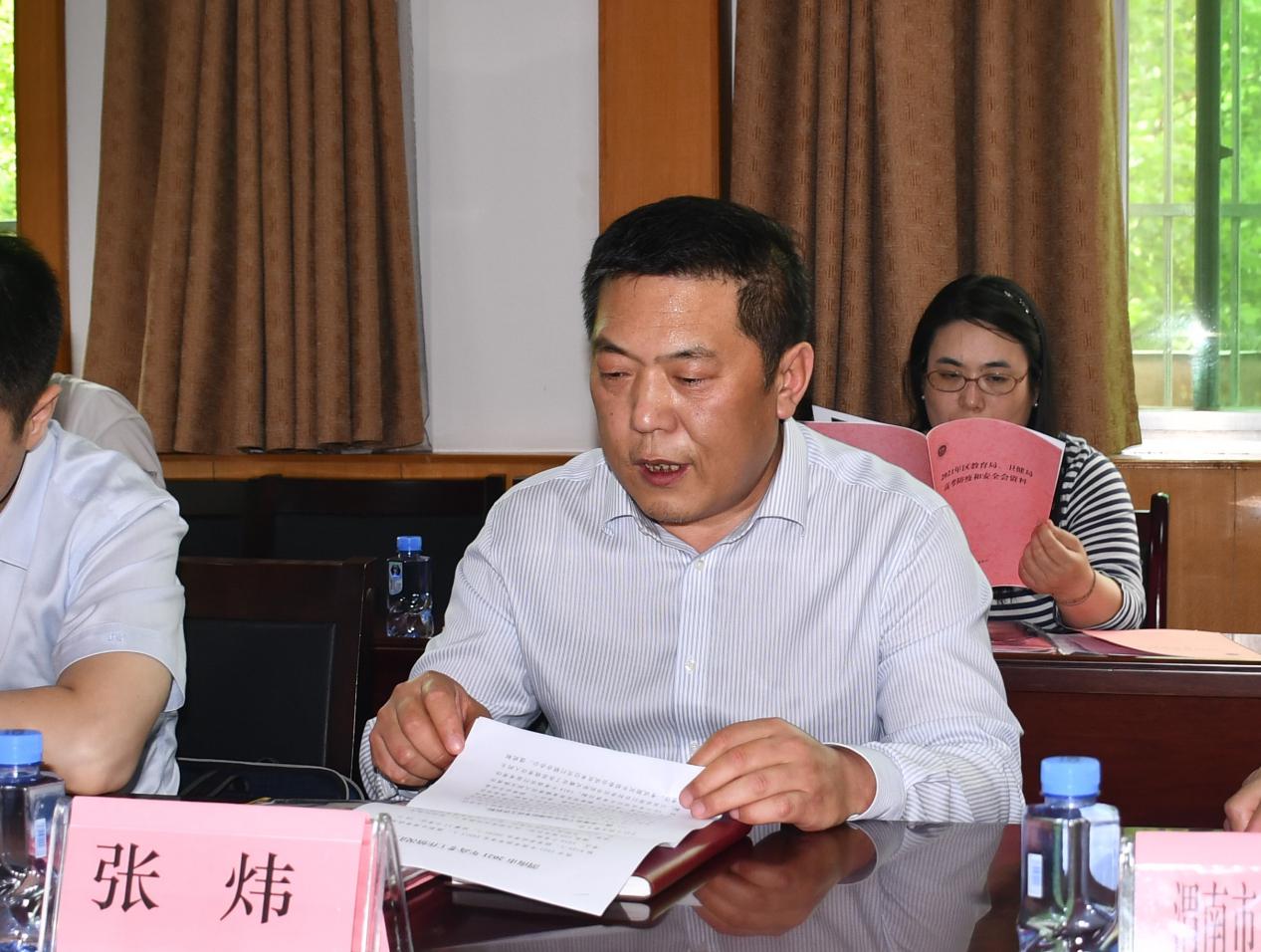 说明: 市教育考试中心主任张炜