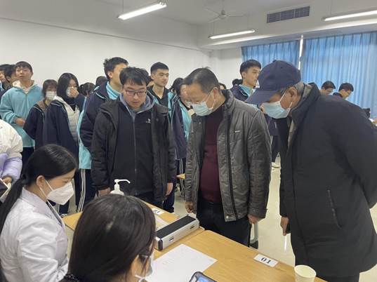 说明: 崔刘军副主任下点检查体检工作