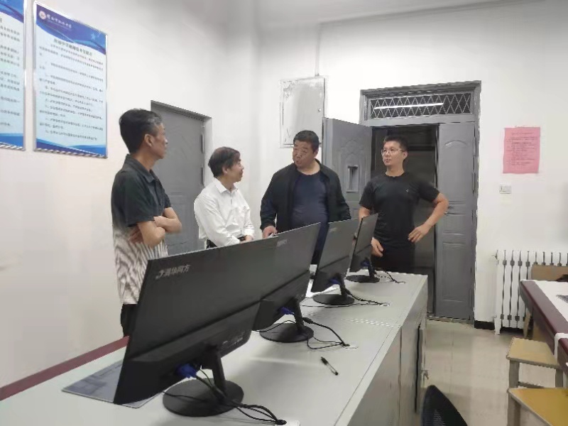 说明: 杜桥中学考点监控室1