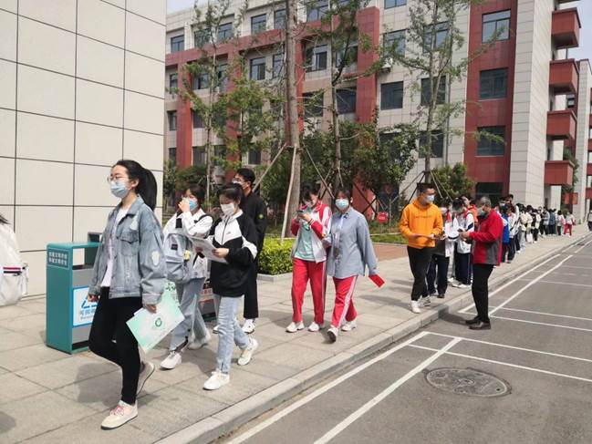 说明: 考生进入候考室